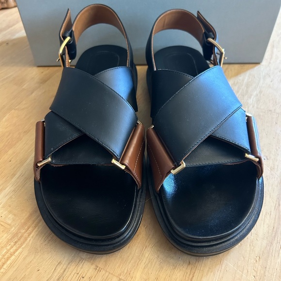 Marni Fussbelt Sandals - Picture 2 of 14